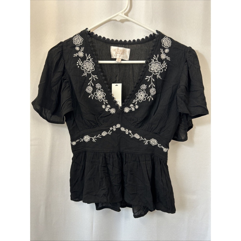 Audrey Parks Francesca's Black Top White Embroidery S Peplum Babydoll Boho NWT